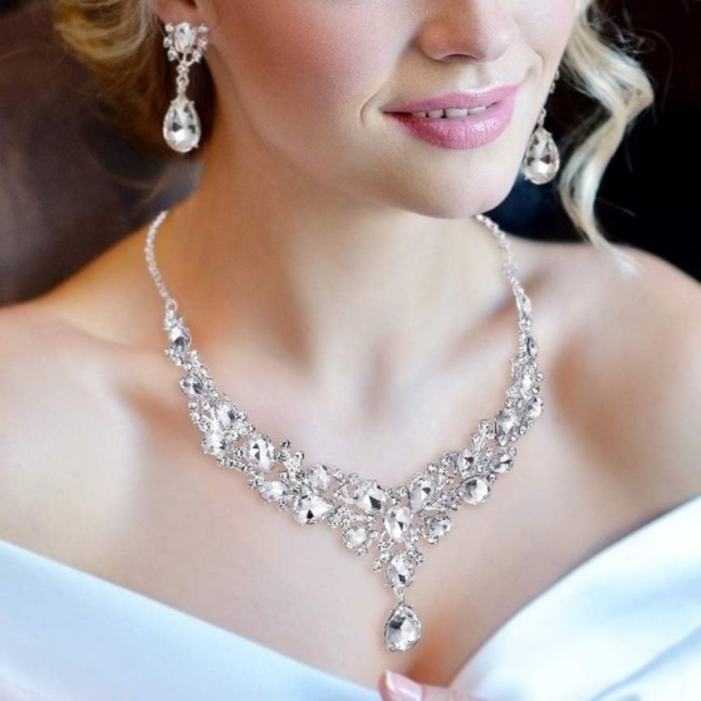 Elegant Silver Crystal Necklace and Earring Set